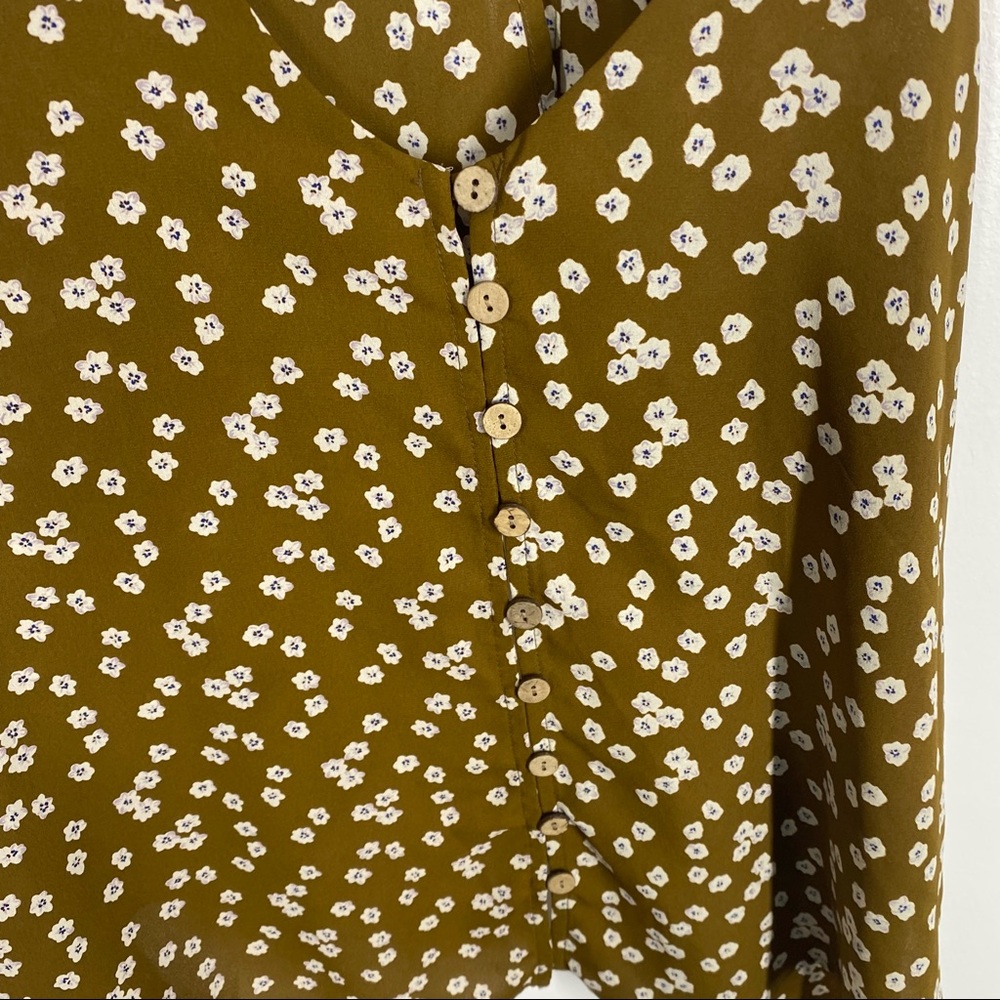 Gimmicks by BKE Floral Open Back Tank Top Medium - Picture 5 of 8